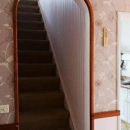 Gite Coucy-Les-Eppes, 6 Pieces, 10 Personnes - Fr-1-532-6 * Coucy-les-Eppes